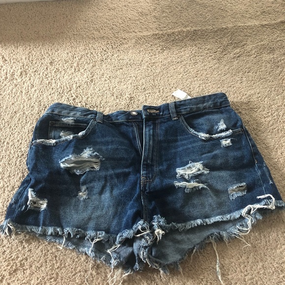 Highwaisted denim shorts - Picture 3 of 3